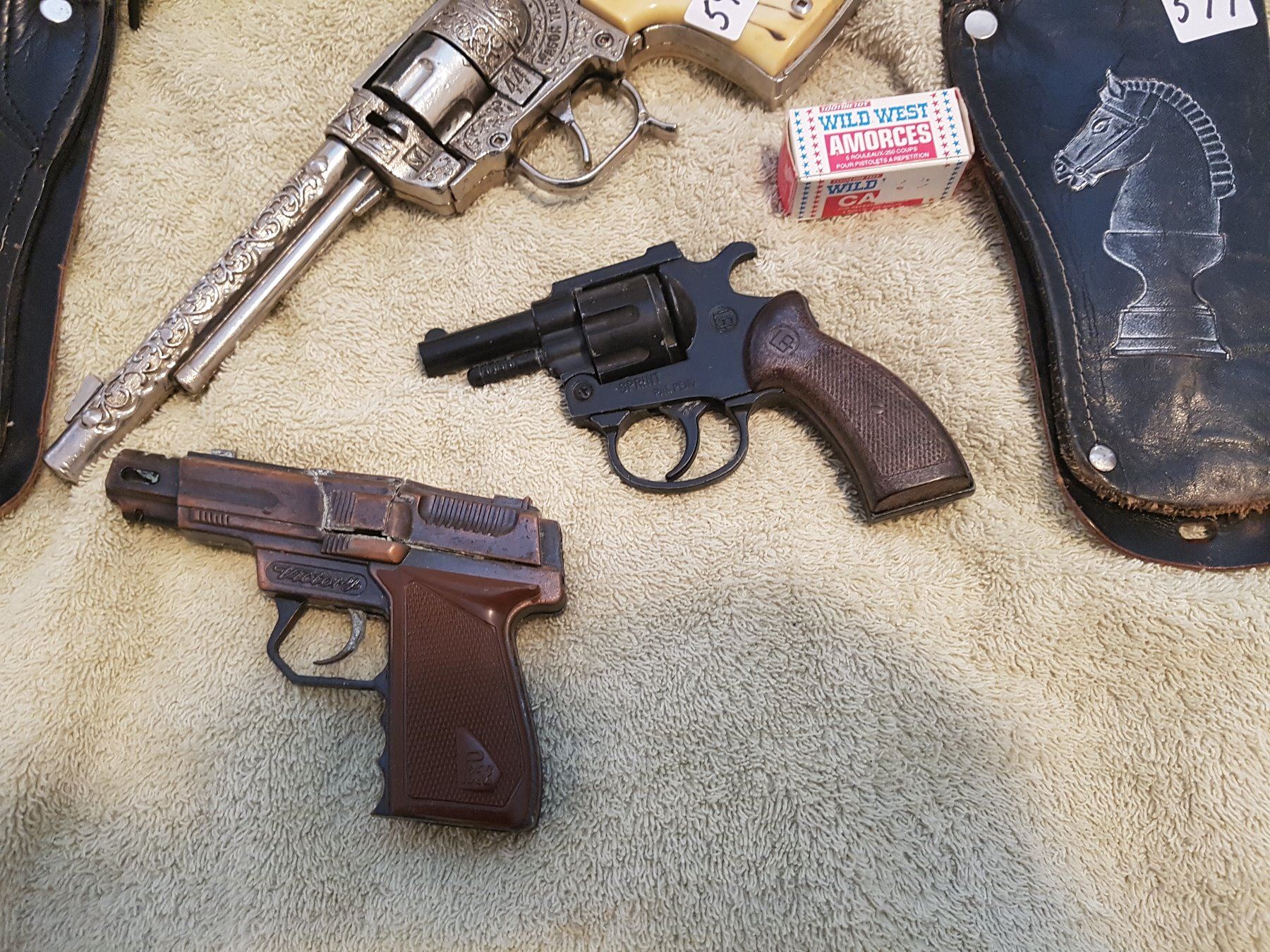 Cap Gun Front CAP GUN WITH HOLSTER (INCLUDES 2 OTHER CAP GUNS) - Schmalz Auctions