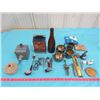 Image 1 : LOT OF ASSORTED ITEMS INCLUDING PHONO-NEEDLES, CLARINET REEDS, BOX OF BOTTLE CAPS, ETC.