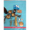 Image 2 : LOT OF ASSORTED ITEMS INCLUDING PHONO-NEEDLES, CLARINET REEDS, BOX OF BOTTLE CAPS, ETC.