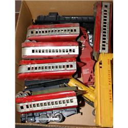 MARX M10000 RED AND SILVER COACHES (5) PLUS MISC 