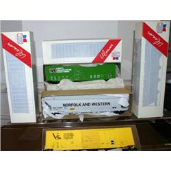 WEAVER SCALE SIZED O GAUGE ROLLING STOCK. 3 CARS.