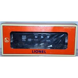 LIONEL N&W OPERATING HOPPER CAR.