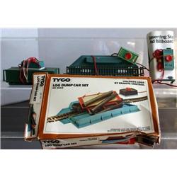 TYCO DUMP CAR SET, 2 WHISTLE BILLBOARDS, 1 UNCOUP
