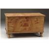 Image 1 : GOOD GRAIN PAINTED LIFT TOP BLANKET CHEST