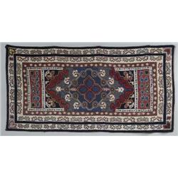 NICE ORIENTAL RUG MOTIF HOOKED RUG