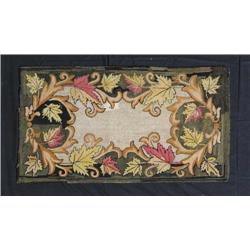 LEAF MOTIF HOOKED RUG