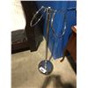 Image 1 : CHROME PEDESTAL TOWEL RACK