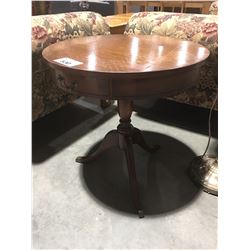 VINTAGE DUNCAN PHYFE ROUND SIDE TABLE