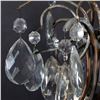 Image 5 : A crystal chandelier.