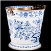 Image 3 : A Meissen porcelain ice bucket.