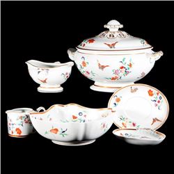 Table set by Vista Alegre.