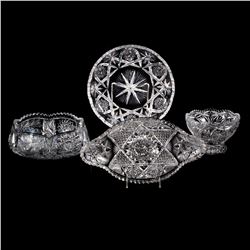 Ten pieces of cut crystal.