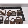 Image 2 : 18 Vintage Padlocks