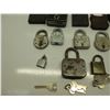 Image 5 : 18 Vintage Padlocks