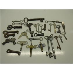 33 Vintage Keys