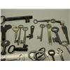 Image 3 : 33 Vintage Keys