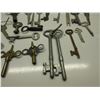 Image 4 : 33 Vintage Keys