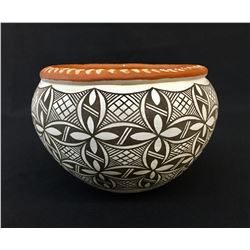 Detailed Handmade Acoma Pot - Signed