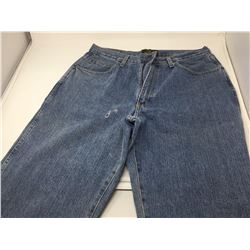 Red Head Brand Jeans (34 x 34)- small hole in front as shown in photo