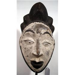 AN OLD PUNU ANCESTOR MASK,of wood, the convex vis