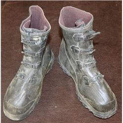 ZZ-CLEARANCE BUBBLE BOY SCREEN USED BOOTS JAKE GYLLENHAAL THE ONLY PAIR
