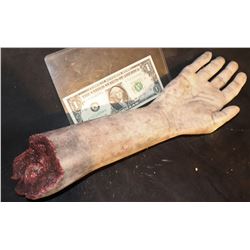 CRIMINAL MINDS SEVERED SILICONE ARM WITH NICE GORE AND FINGERS