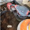 Image 2 : MILWAUKEE ORBITAL SANDER - WORKING