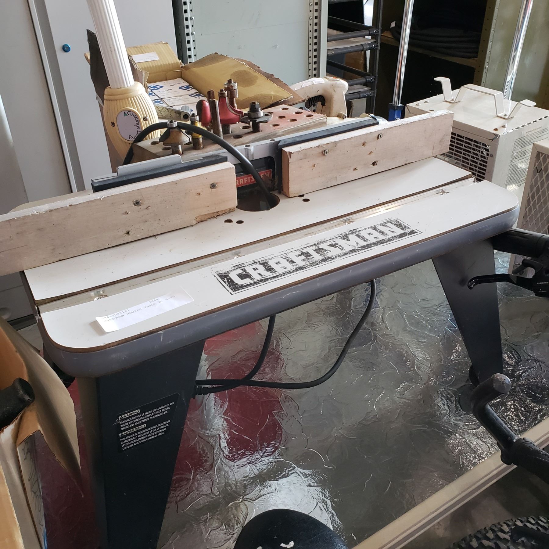 CRAFTSMAN ROUTER TABLE W/ BITS