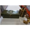 Image 1 : WW2 BRITISH MILITARY CANTEEN AND GREEN METAL UNION BOX