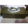 Image 2 : WW2 BRITISH MILITARY CANTEEN AND GREEN METAL UNION BOX