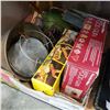 Image 1 : TRAY OF VINTAGE KITCHEN WARES