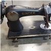 Image 2 : ANTIQUE SINGER SEWING MACHINE