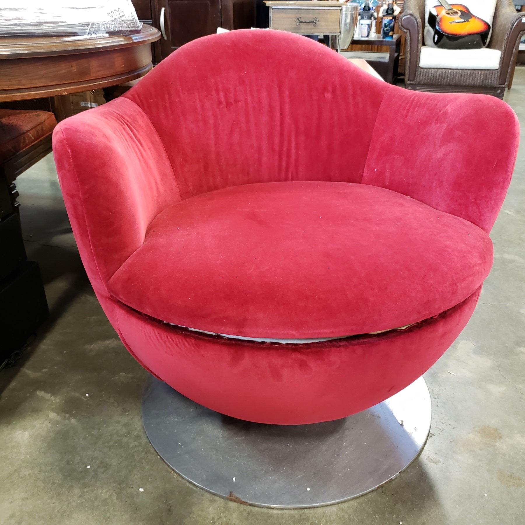 RED METAL BASE SWIVEL CHAIR - Big Valley Auction