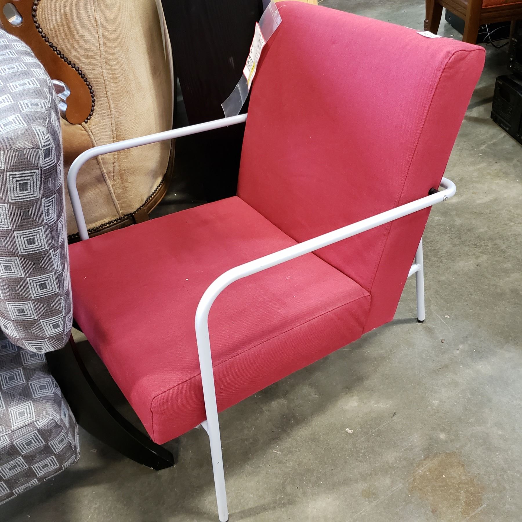 RED ACCENT CHAIR - Big Valley Auction