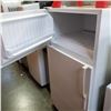Image 2 : WHITE GE FRIDGE WITH FREEZER TESTED AND WORKING GUARANTEED
