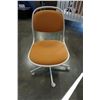 Image 1 : WHITE ROLLING OFFICE CHAIR