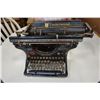 Image 1 : ANTIQUE UNDERWOOD TYPEWRITER