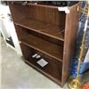 Image 1 : WALNUT BOOK SHELF