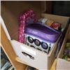 Image 1 : BOX OF BEAUTY SUPPLIES