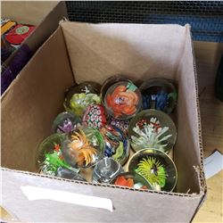 LOT OF ART GLASS PAPER WEIGHTS