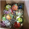 Image 3 : LOT OF ART GLASS PAPER WEIGHTS