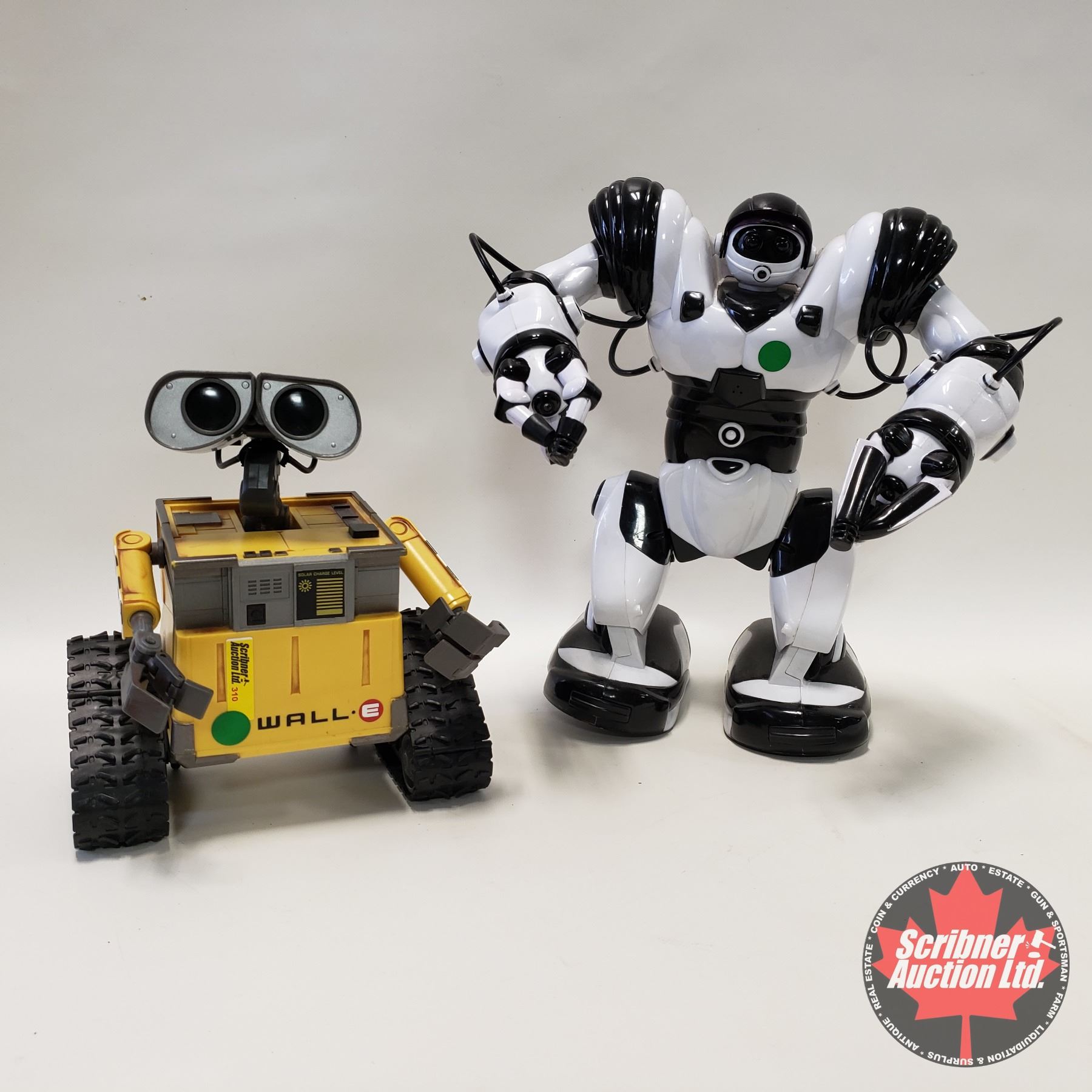2 Robots Wall E 10 H White Robot 14 H 2 Robots Wall E 10 H White Robot 14 H