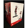 Image 2 : Harley Quinn Red White And Black Terry Dodson Statue 7" DC Collectibles