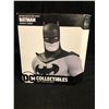 Image 1 : DC COLLECTIBLES BATMAN BLACK & WHITE AMANDA CONNER STATUE