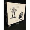 Image 2 : DC COLLECTIBLES BATMAN BLACK & WHITE AMANDA CONNER STATUE