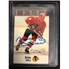 Image 1 : BOBBY HULL SIGNED VINTAGE HOCKEY CARD