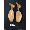 Image 1 : Vintage Pair of Wooden Shoe Forms Size 6