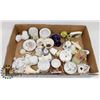Image 1 : FLAT OF TRINKETS AND COLLECTIBLES