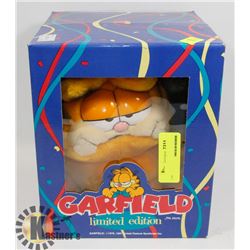 VINTAGE GARFIELD STUFFED ANIMAL IN BOX