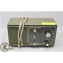 VINTAGE GE BAKELITE RADIO